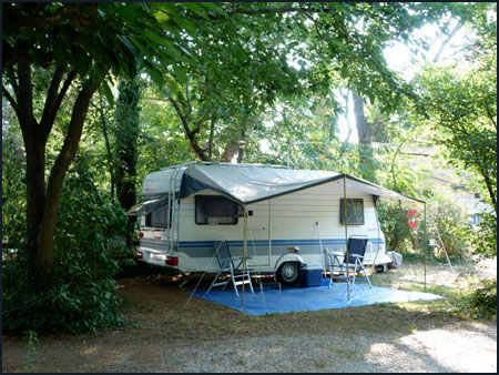 Emplacement au camping du pont