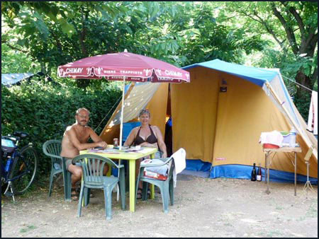 Location emplacement pour tente camping du pont